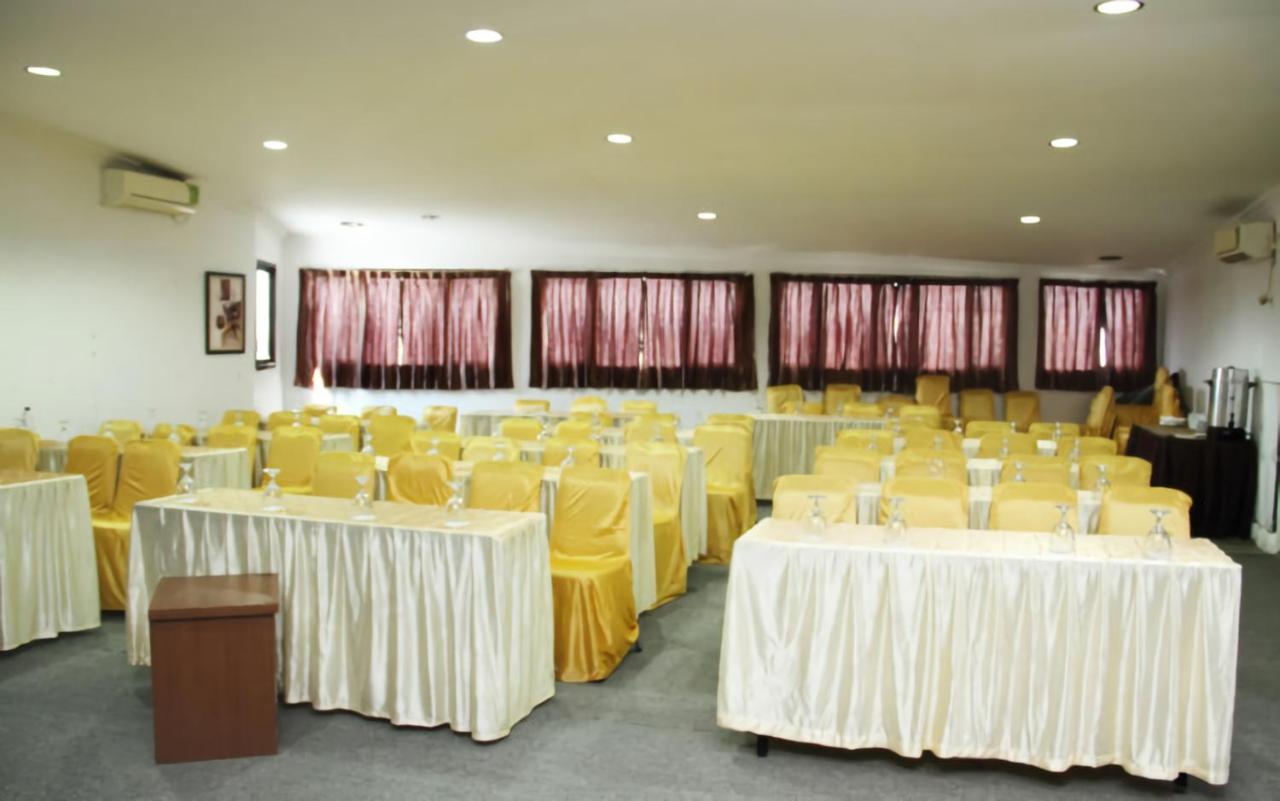 Al-Badar Hotel Syariah マカッサル エクステリア 写真